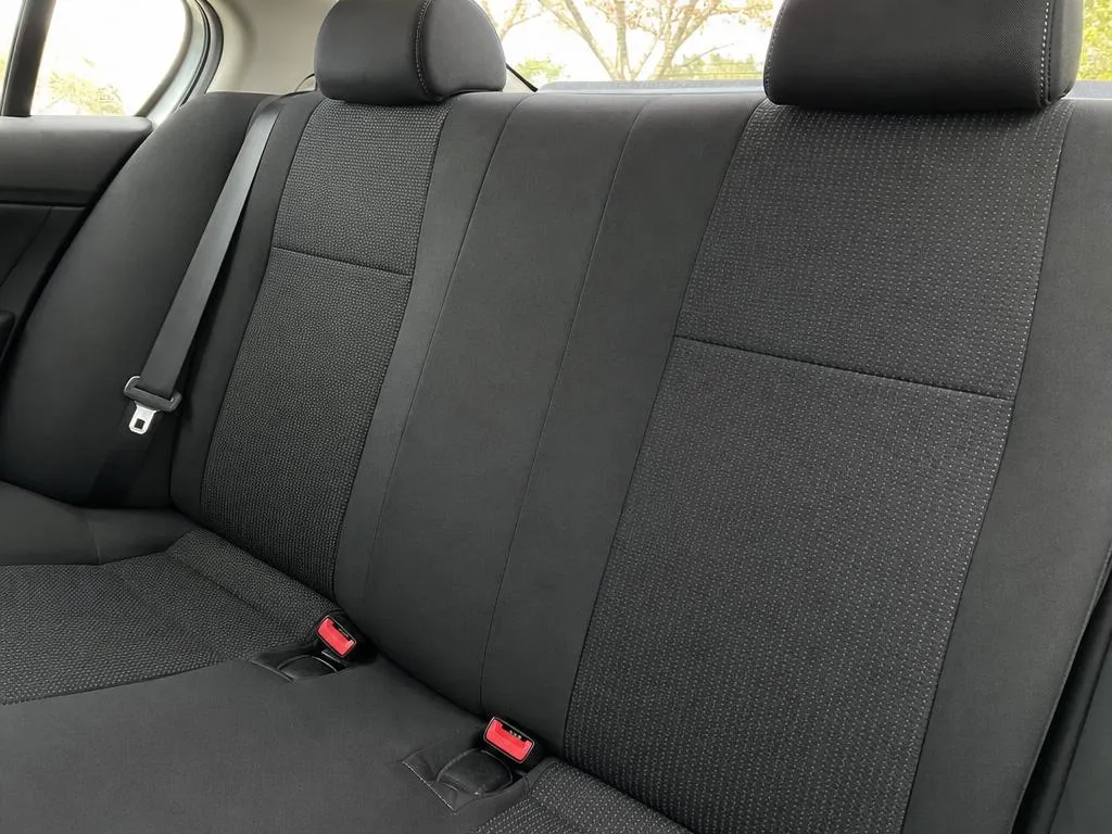Car seat after using the Puravetta mitt — no pet hair